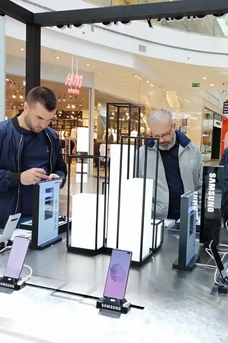 Samsung-Galaxy-S10-Mall-Night-Activation